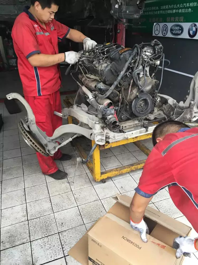 汽車車窗玻璃保養(yǎng)有什么要注意的？