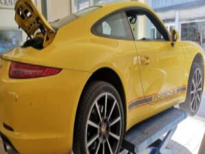 從哪些方面可以判斷出汽車(chē)玻璃是否被替換過(guò)呢？